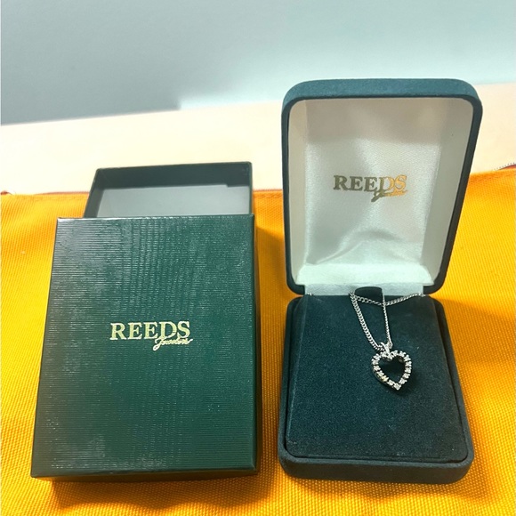 REEDS 14K White Gold Diamond Heart Pendant w/Necklace 18” In Original Box 6.22 g - Picture 7 of 10